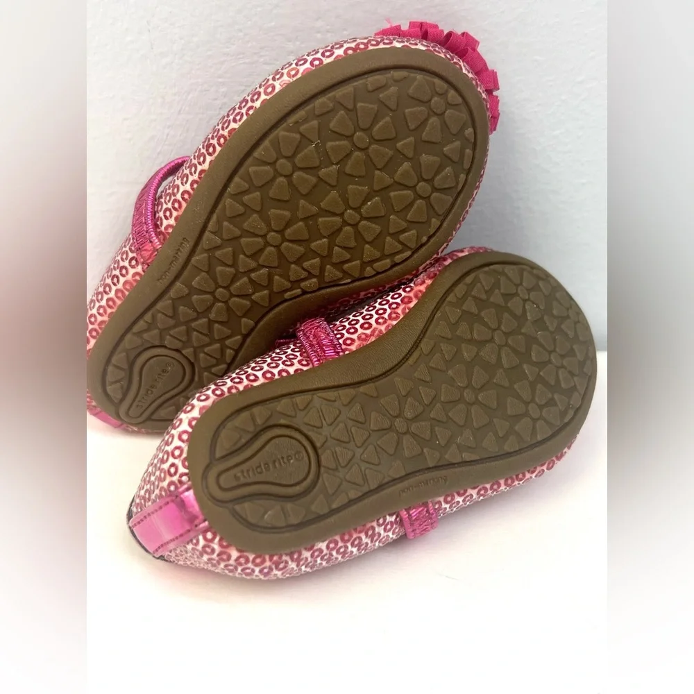 Stride Rite-‎ Girls shoes w/ Pink Puff, Size: Baby-4M, great condition